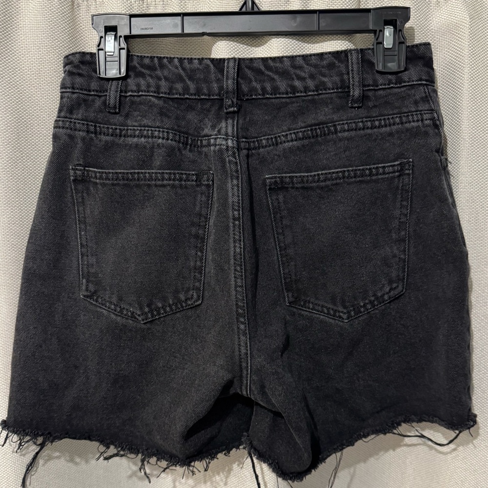 DISSH Black Frayed Denim Mom Jean Shorts Size 8 - Picture 3 of 5